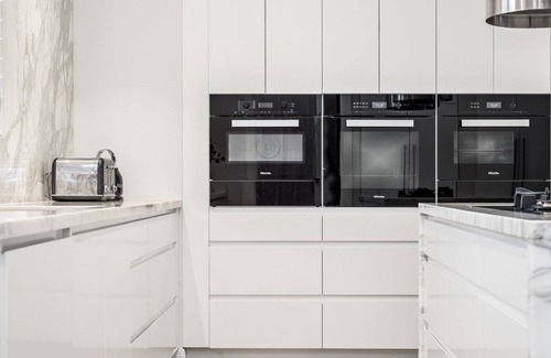 Hampton Casa | Large and Luxe in Hampton - Parkside