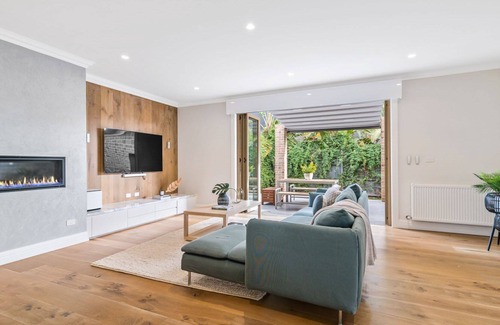 Hampton Casa | Large and Luxe in Hampton - Parkside