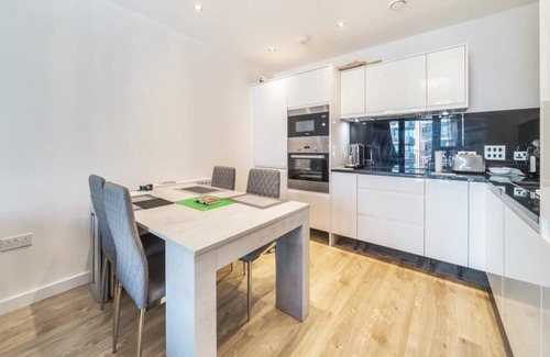 Park Royal Apartamento | Large and well equipped ensuite Master Bedroom
