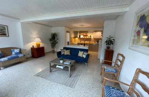 Mirabel-aux-Baronnies Apartamento | Large apartment for 4 people in a house with swimming pool