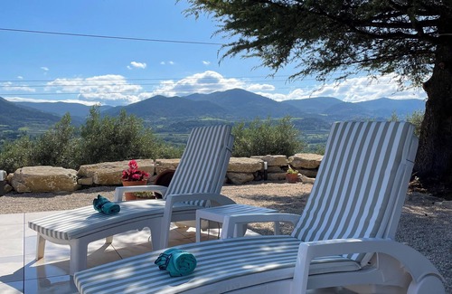 Mirabel-aux-Baronnies Apartamento | Large apartment for 4 people in a house with swimming pool