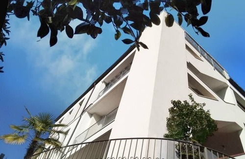 Desenzano del Garda Apartamento | Amplio apartamento con terraza