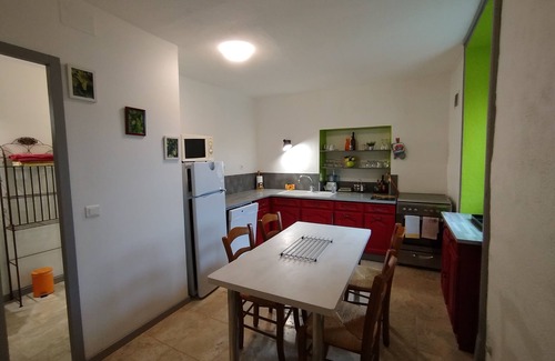 Joyeuse Apartamento | Large apartment 5 minutes' walk from Joyeuse, its shops and famous market.