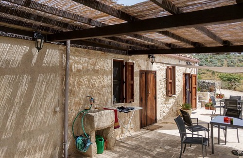 Buscemi Casa | Large apartment in a country house with 3 apartments and pool. App.1