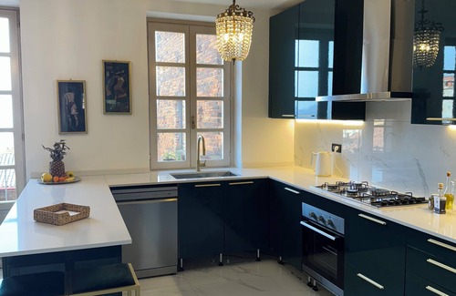 Biella Apartamento | Large apartment in Biella, Italy located on historic Piazza Cisterna