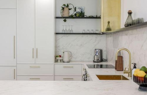 Launceston CBD Apartamento | Large Apartment in Launceston- Timeless Luxury