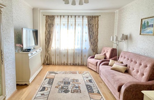 Tsentralny District Apartamento | Large Apartment on REPINA-4