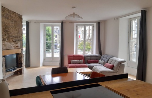 Morlaix Apartamento | Large apartment, recently renovated, right in the center opposite the town hall