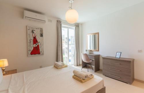 Tal-Ibrag Apartamento | Large apartment with pool