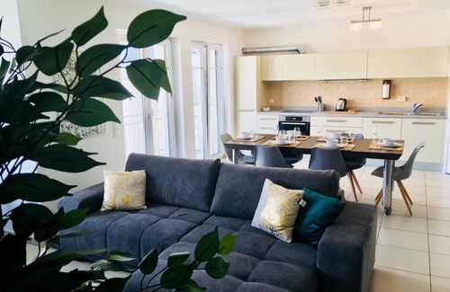Gare Apartamento | Large Art Deco Flat 100m2 in City Center - Parking