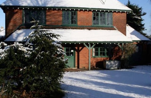 New Forest District Cabaña | ¡AÑO NUEVO DISPONIBLE! 7 habitaciones Arts & Crafts Cottage en Lymington cerca de la costa