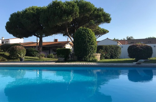 Saint-Denis-d'Oleron Casa | Large atypical house in the town center near the market, 5 minutes of beach