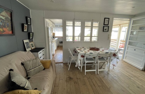 Gruissan Plage Chalet De Esquí | Large authentic chalet, close to the sea, sleeps 10