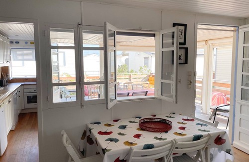 Gruissan Plage Chalet De Esquí | Large authentic chalet, close to the sea, sleeps 10