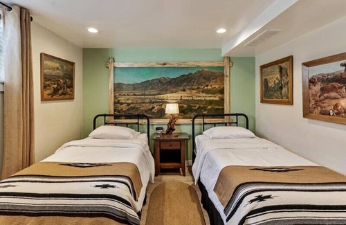 Liberty Wells Casa | Large Backyard w Hottub,Minutes from Liberty Park