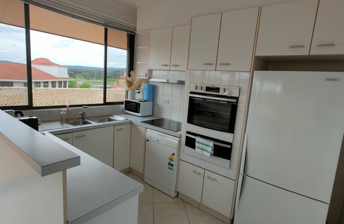 Greenway Apartamento | Large Balcony, Lake Views, Full Kitchen, Washer and Dryer