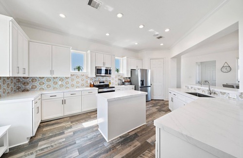 Red Fish Cove Casa | Large Bayfront home ideal for beautiful fall weekends at the beach!