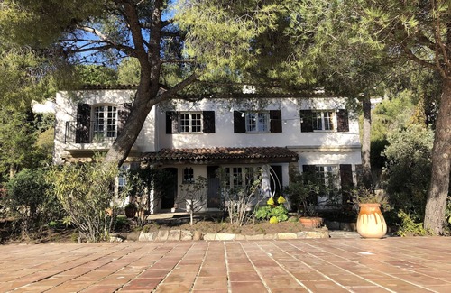 La Londe-les-Maures Casa | Large beachfront villa 6 bedrooms sleeps 14