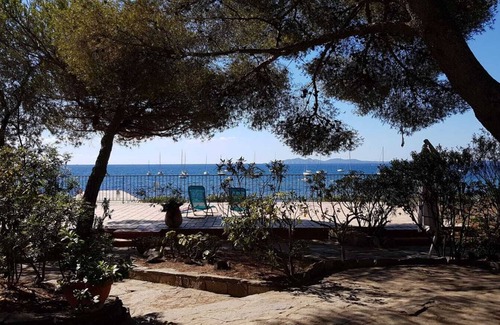 La Londe-les-Maures Casa | Large beachfront villa 6 bedrooms sleeps 14