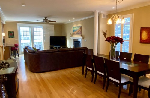 Dodds Addition Casa | Large beach house that's a short walk to everything!