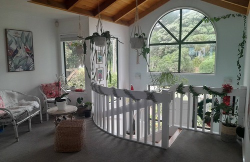 Raumati South Casa | Large beach house with beautiful views access into QE2 park and to the beach.
