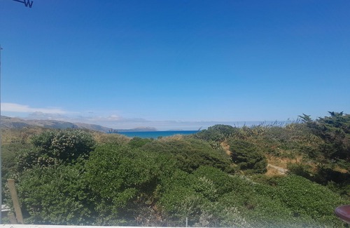 Raumati South Casa | Large beach house with beautiful views access into QE2 park and to the beach.