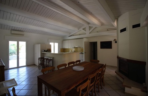 Besse-sur-Issole Villa | Grandes y hermosas Villa 12 personas, árboles y flores en 5400m2.