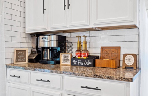 Midtown - Westport Casa | Large Beautiful Midtown Home with Private Parking!