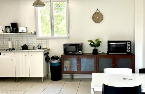 Pont-Saint-Esprit Apartamento | 8 - La Parenthèse-Apartamento-Vista al Jardín-Baño con ducha