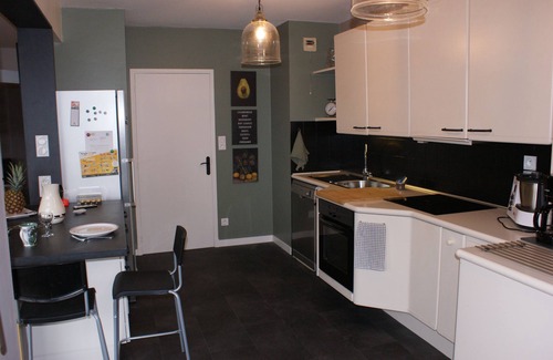 Rodez Apartamento | Large, bright, quiet apartment, not overlooked, close to town center.