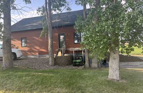 Marshall County Cabina | Large cabin on a private lake. Lots of great fishing lakes in the area.