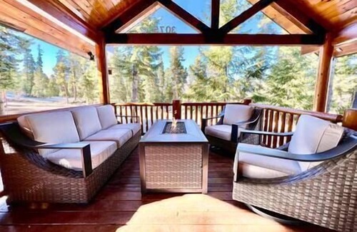 Duck Creek Village Casa | Large Cabin, In The Trees, Lots of Parking, adventure, and wildlife viewing