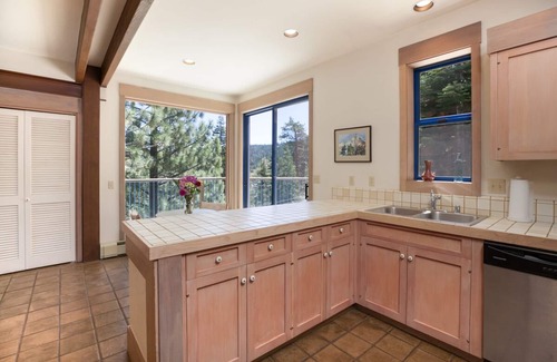 Olympic Valley Casa | Large Cabin w/180-Degree Mountain Views & Game room!
