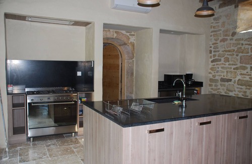 Themines Casa | Casa de gran capacidad con piscina cubierta y grandes espacios exteriores.