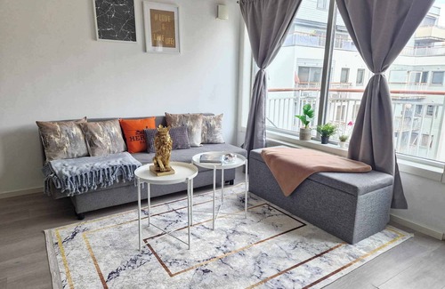 Gronland Apartamento | Large Central Apartment in Gated Community - 3 Bedrooms - Up to 7 Guests