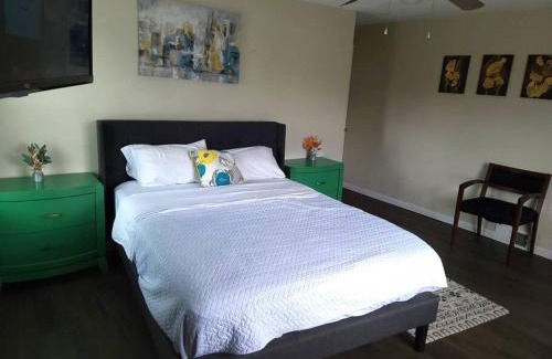 Detroit Apartamento | Large Central Homelike Townhome