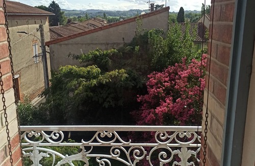 Montesquieu-Volvestre Casa | Large, charming, quiet house with garden