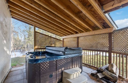The Blue Mountains Casa | Large Chalet for up to 16 ppl, close to mountains! (141 Kandahar)