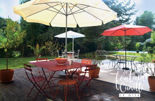 Neuville-sur-Saone Casa | Large character house for 14 people with swimming pool, terraces and garden.