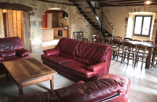 Saint-Cirgues Casa | Large character stone house in a quiet location with superb views