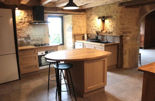 Saint-Cirgues Casa | Large character stone house in a quiet location with superb views