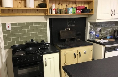 Tipperary Casa | Large Character Townhouse TIPPERARY Town Centre shops nearby sleep ONLY 9 People