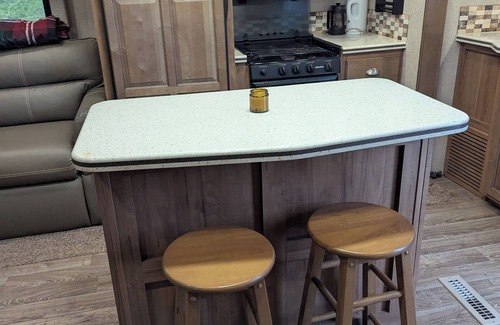 Meadow Creek Casa | Large + comfortable 2018 Trailer near Kootenay Lake