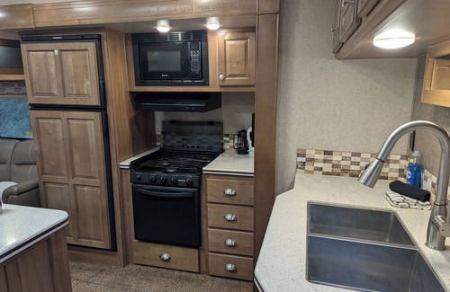 Meadow Creek Casa | Large + comfortable 2018 Trailer near Kootenay Lake