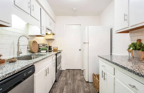 Southwest Raleigh Condominio | Large condo close to downtown Raleigh!