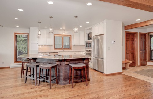 Big Sky Meadow Village Condominio | Large Condo w/ Miles of Views at Big Sky Golf Course, Community Hot Tub/Pool - Park Condo Retreat