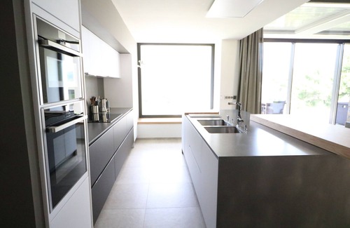 Vingrau Villa | Gran villa contemporánea con piscina.
