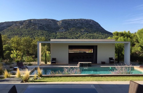 Vingrau Villa | Gran villa contemporánea con piscina.
