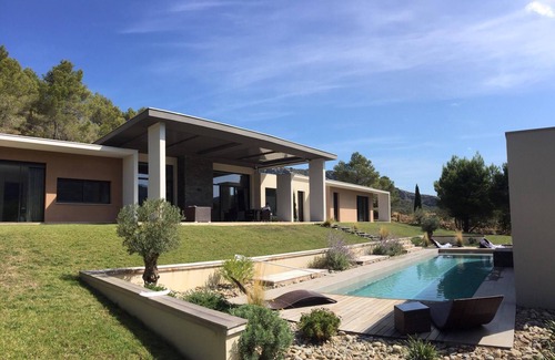 Vingrau Villa | Gran villa contemporánea con piscina.