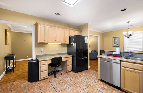 Abercorn Heights - Lamara Heights Casa | Large Corner Lot Bungalow w/ Incredible Outdoor Space by Lucky Savannah